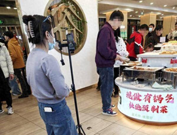 餐饮店取餐区频频直播,顾客肖像无意入镜;引流行为如何守住隐私红线? 新闻 餐饮店取餐区频频直播,顾客肖像无意入镜;引流行为如何守住隐私红线? 新闻 餐饮店取餐区频频直播,顾客肖像无意入镜;引流行为如何守住隐私红线? 新闻 餐饮店取餐区频频直播,顾客肖像无意入镜;引流行为如何守住隐私红线? 新闻 餐饮店取餐区频频直播,顾客肖像无意入镜;引流行为如何守住隐私红线? 新闻 餐饮店取餐区频频直播,顾客肖像无意入镜;引流行为如何守住隐私红线? 新闻