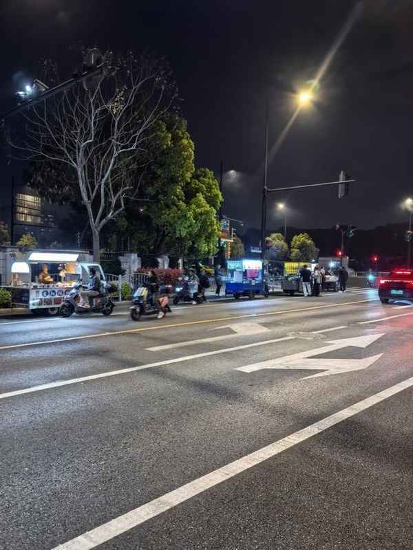 城市治理精细化进程的深层困境:龙联路夜间占道经营问题的系统性剖析与对策研究 新闻 城市治理精细化进程的深层困境:龙联路夜间占道经营问题的系统性剖析与对策研究 新闻